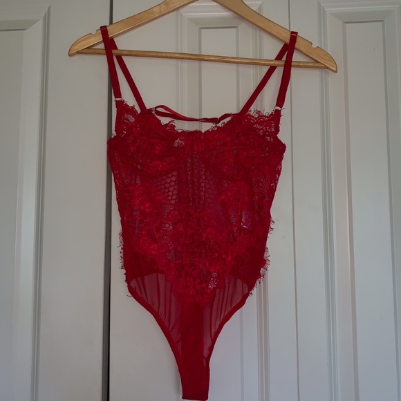 RED LACE BODYSUIT - Picture 1 of 3